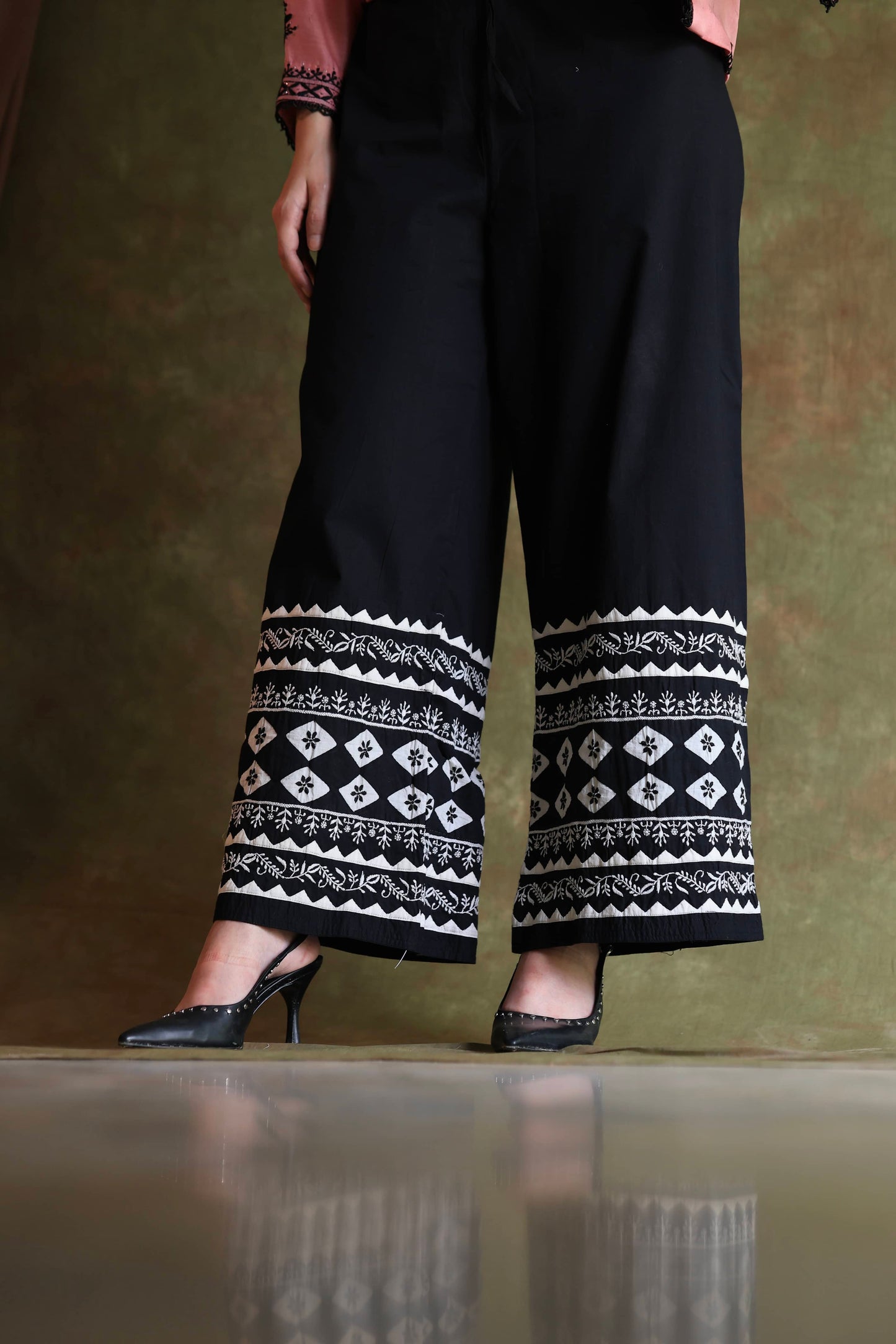 Black & White Daraz Cotton Applique Chikankari Palazzo