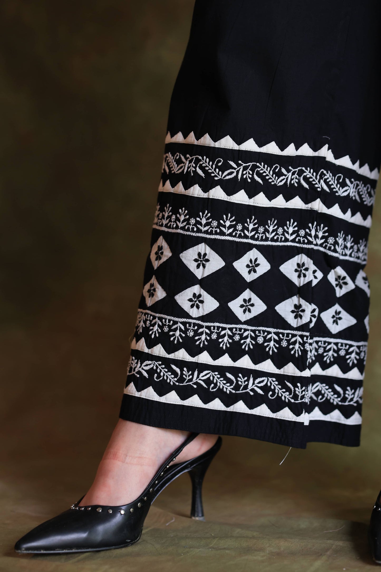 Black & White Daraz Cotton Applique Chikankari Palazzo