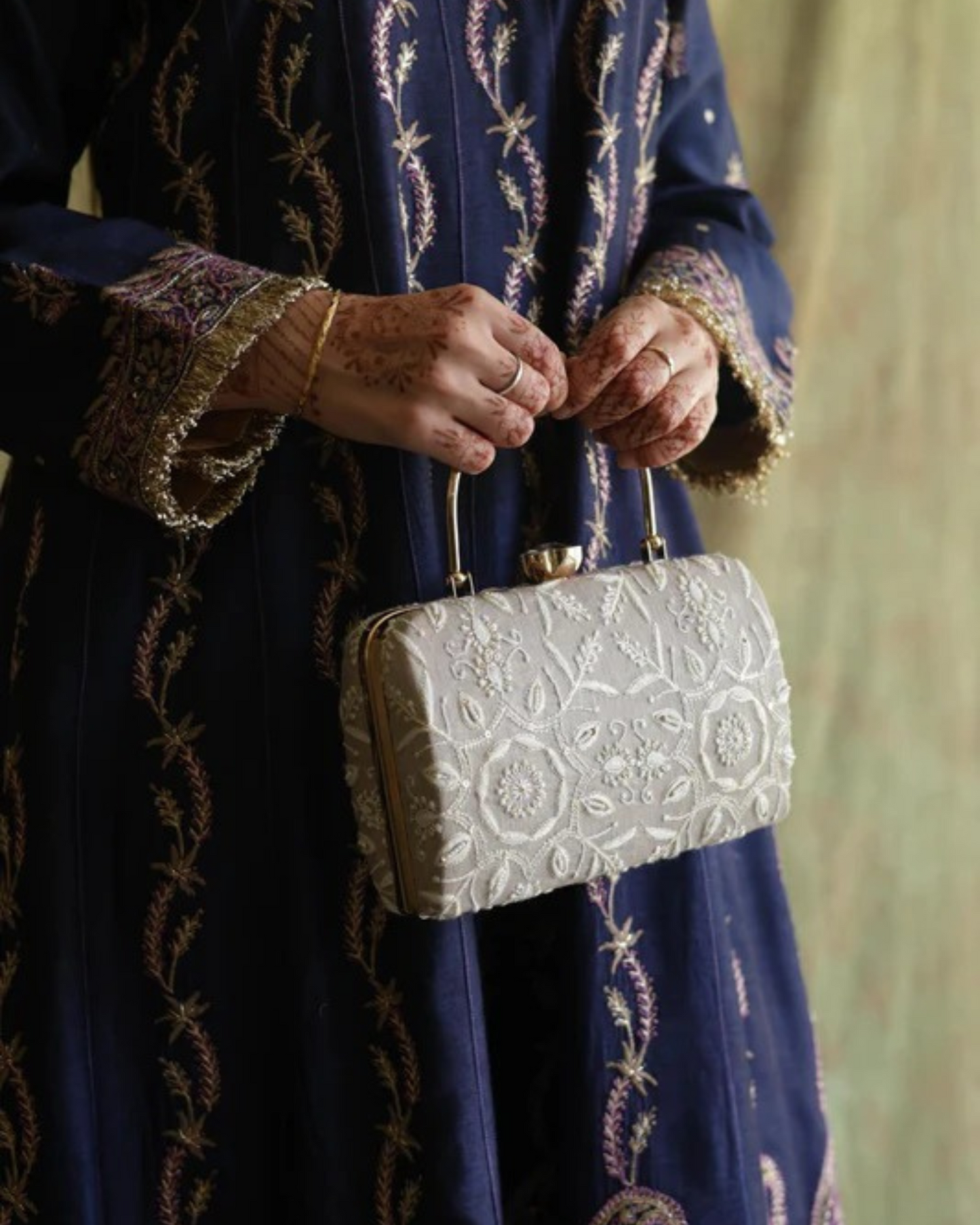 Grey Floral Motif Chikankari Linen Handle Sling Clutch
