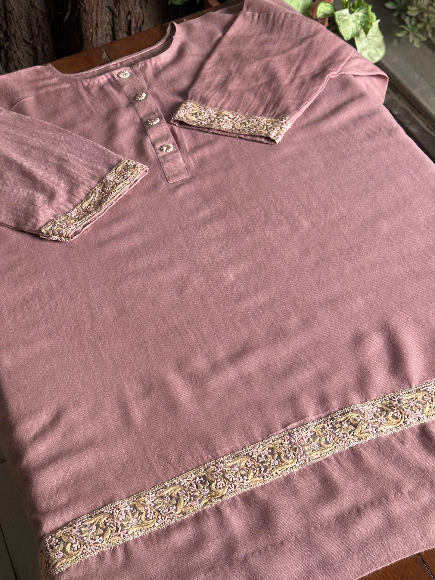 Dusty Pink Kashmiri Pashmina Phiran with Handcrafted Ari & Chikankari Embroidery