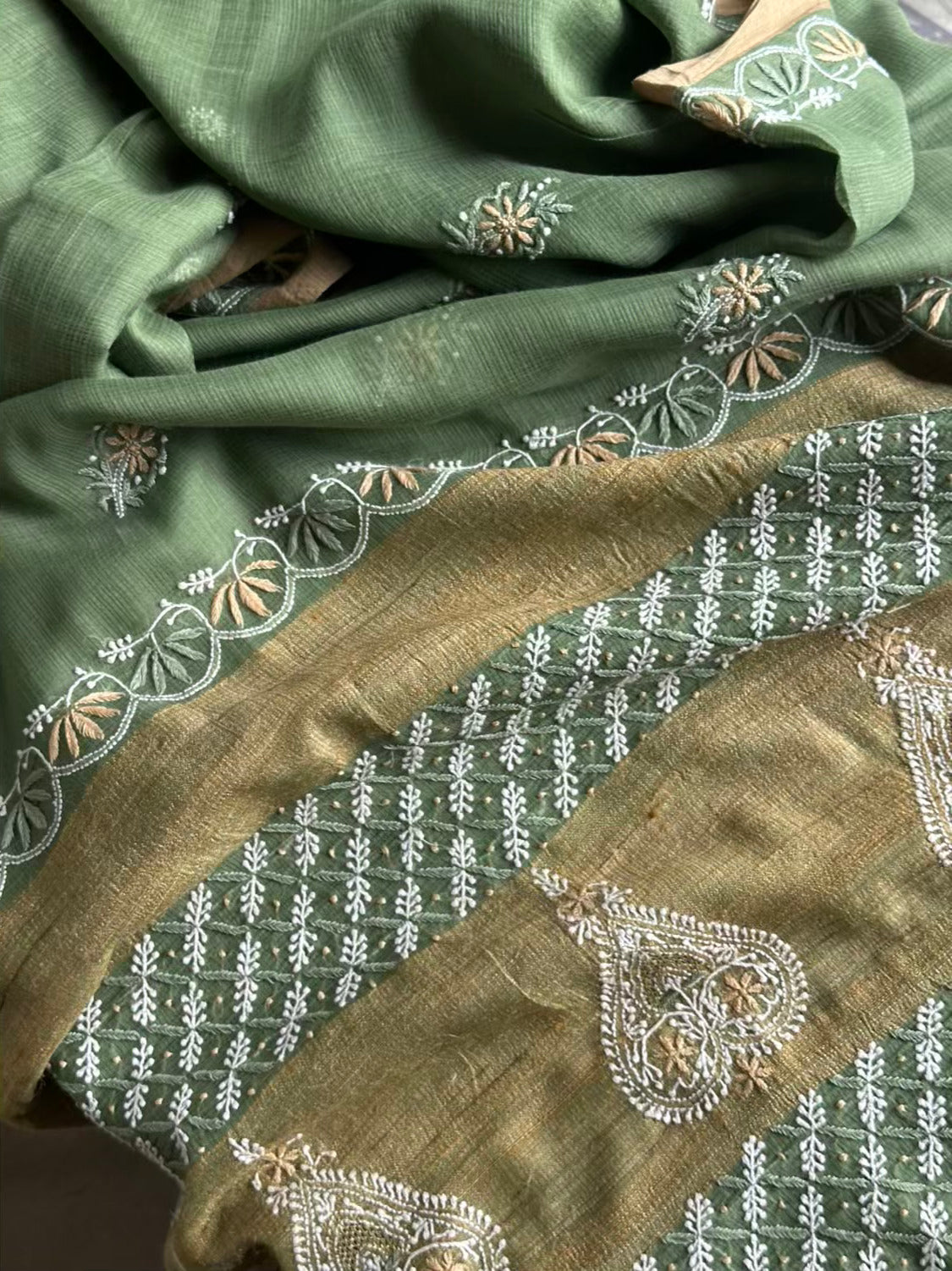 Green Silk Gheecha Palla Kota Chikankari Saree With Mukaish Kamdani