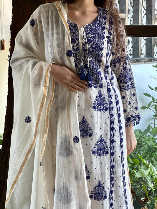 Indigo White Malmal Pearl Work Chikankari Kurta With Dupatta