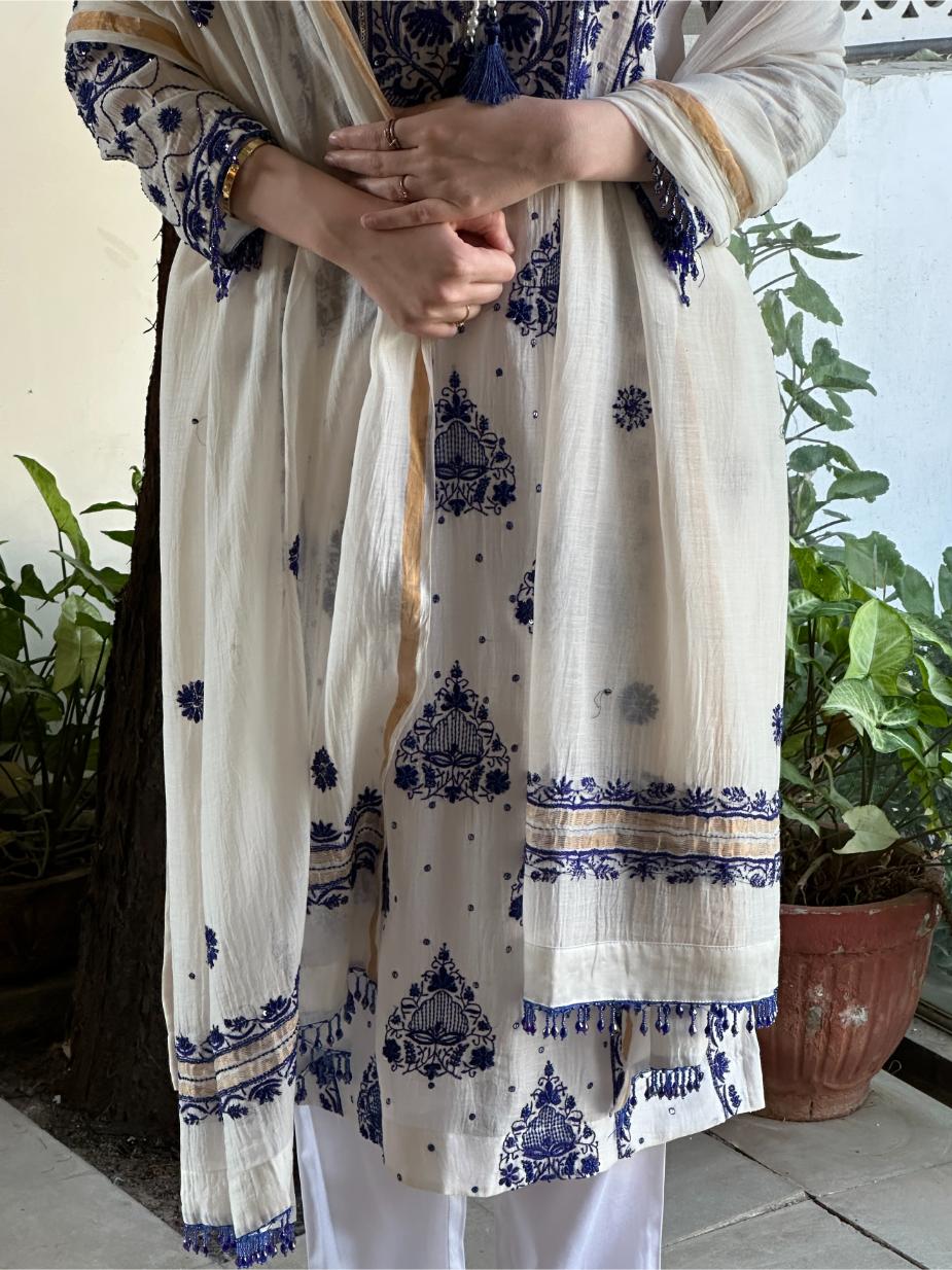 Indigo White Malmal Pearl Work Chikankari Kurta With Dupatta