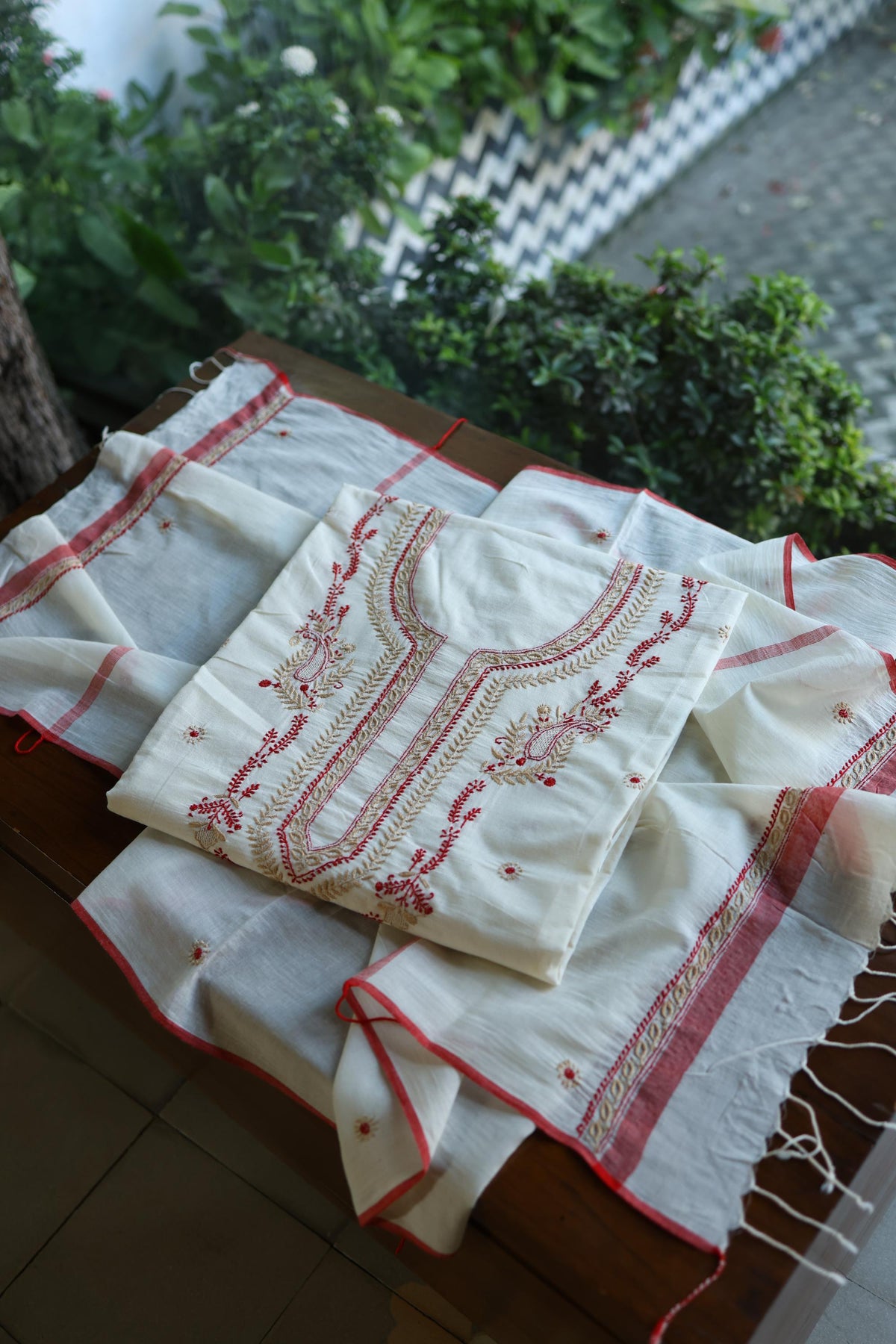 Ivory Shade Dhaka Cotton Unstitched Kurta & Dupatta Set