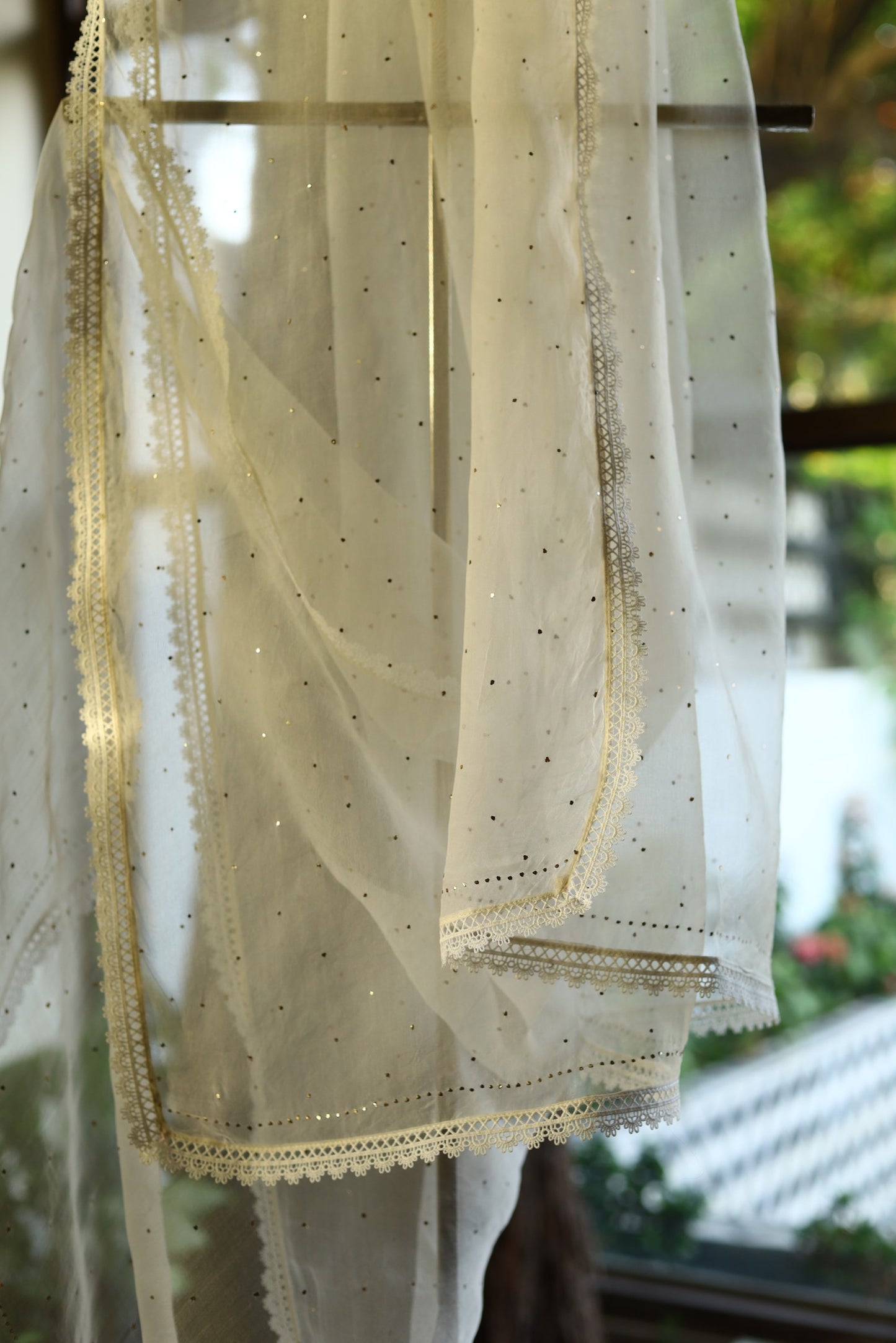 Noor White Organza With Mukaish Kamdani Dupatta