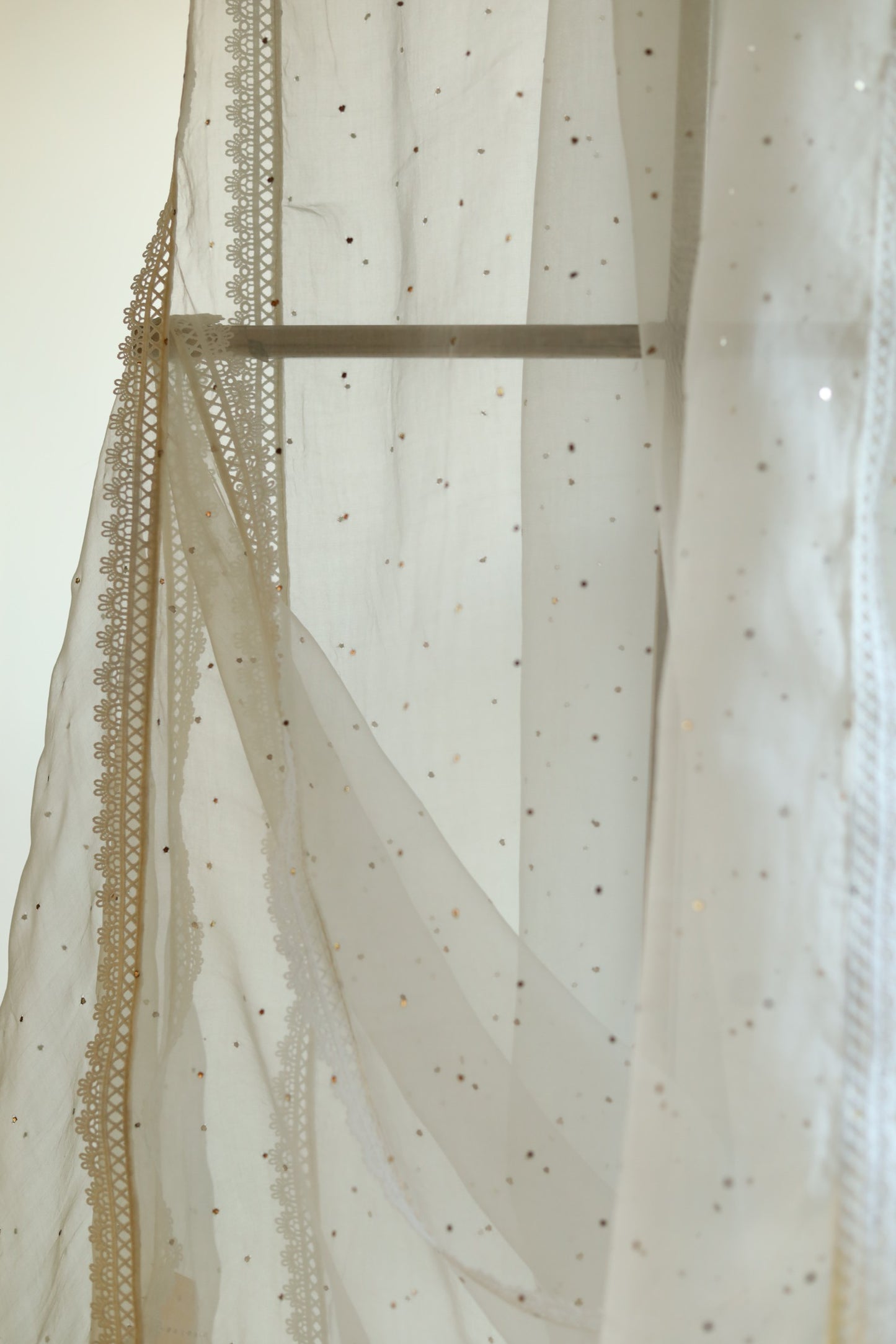 Noor White Organza With Mukaish Kamdani Dupatta