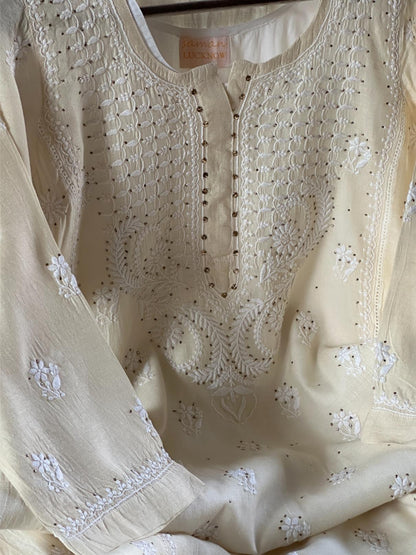 Off White Chanderi Chikankari Ready To Wear Kurta With Mukaish Kamdani