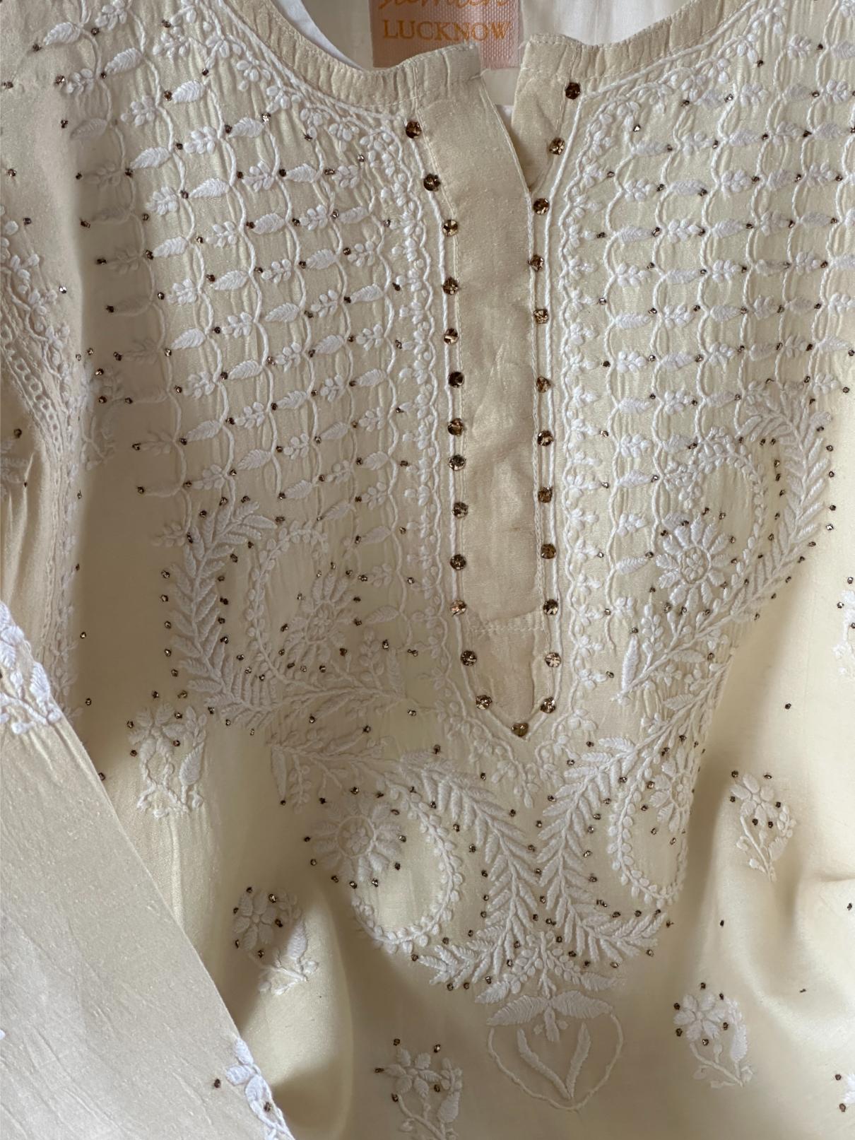 Off White Chanderi Chikankari Ready To Wear Kurta With Mukaish Kamdani