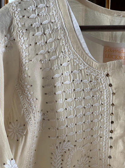 Off White Chanderi Chikankari Ready To Wear Kurta With Mukaish Kamdani