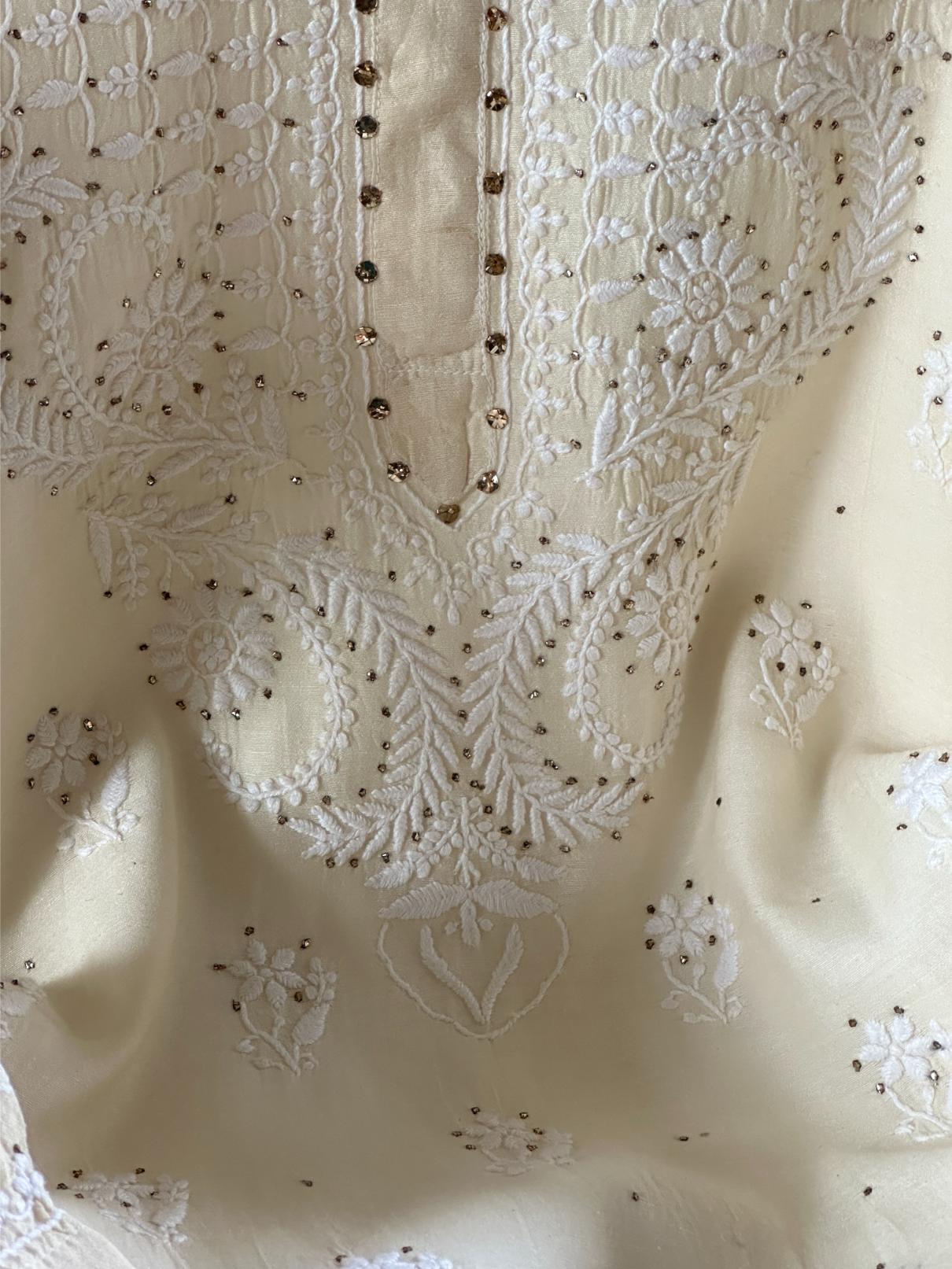 Off White Chanderi Chikankari Ready To Wear Kurta With Mukaish Kamdani