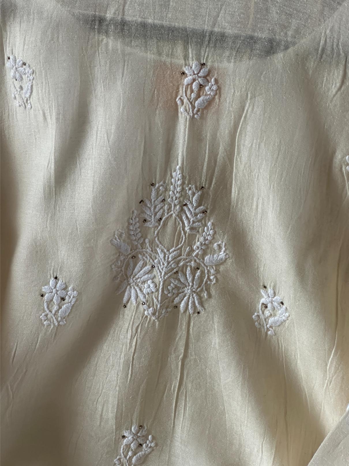 Off White Chanderi Chikankari Ready To Wear Kurta With Mukaish Kamdani