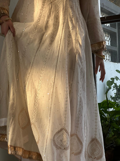Off White Shade Mulmul Hyderabad Lampi Chikankari Anarkali