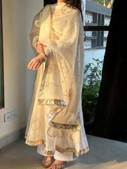 Off White Shade Mulmul Hyderabad Lampi Chikankari Anarkali