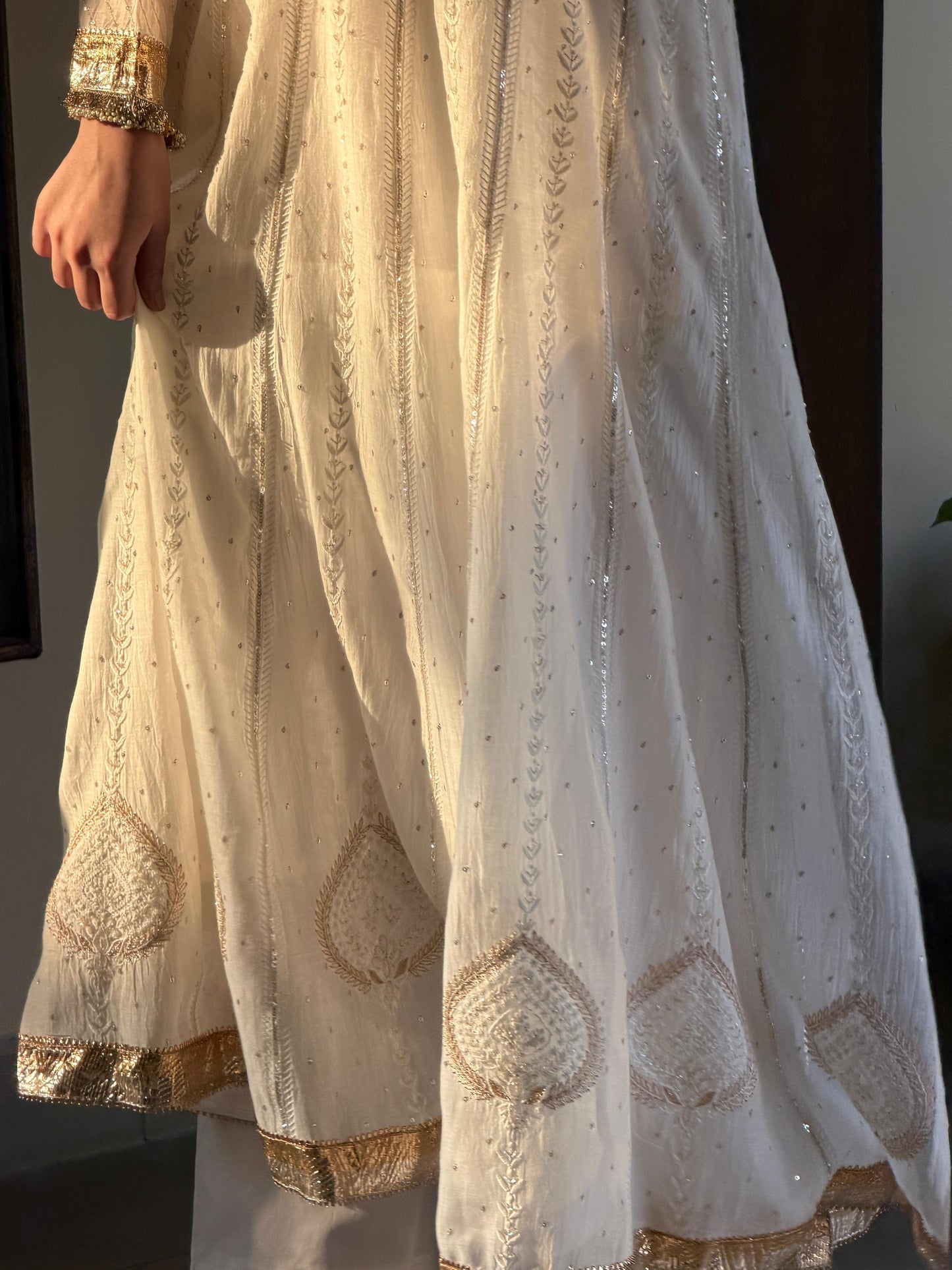 Off White Shade Mulmul Hyderabad Lampi Chikankari Anarkali