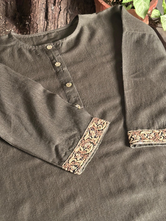 Cloudy Grey Shade Kashmiri Pashmina Phiran with Handcrafted Ari & Chikankari Embroidery