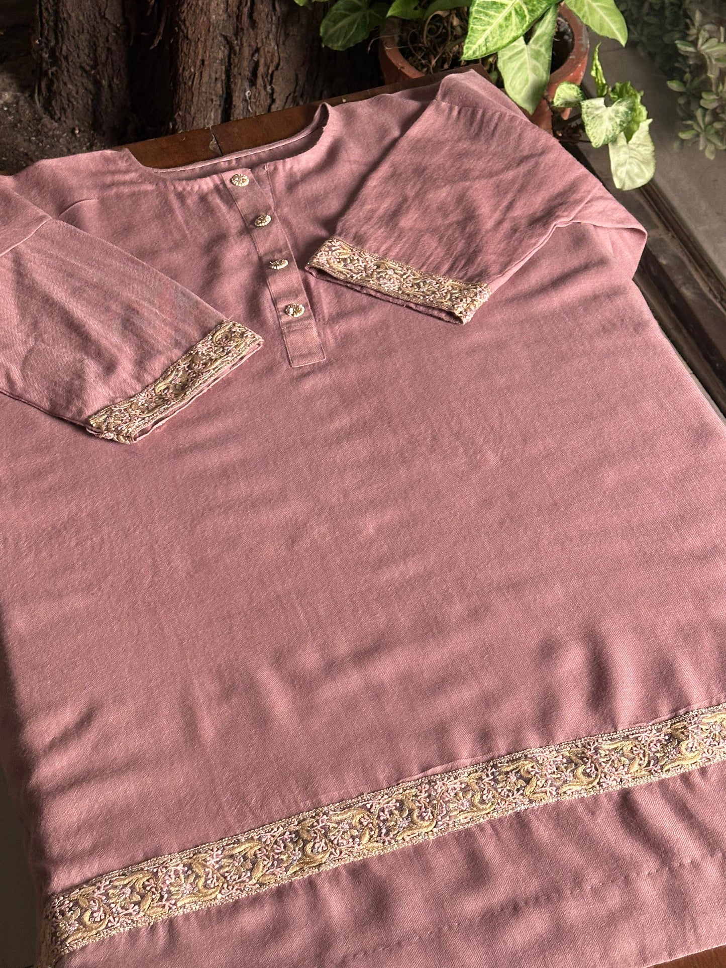 Dusty Pink Kashmiri Pashmina Phiran with Handcrafted Ari & Chikankari Embroidery