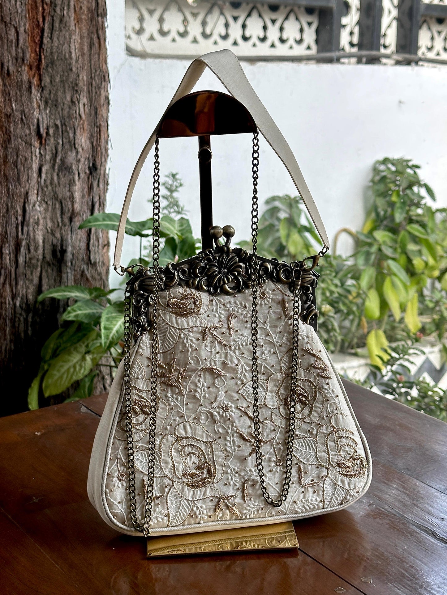 Off White Shade | Vintage Ari Mukaish Sling Bags