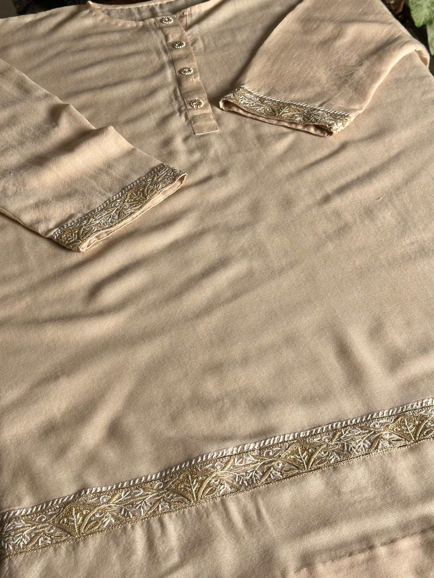 Soft Cream Shade Kashmiri Pashmina Phiran with Handcrafted Ari & Chikankari Embroidery