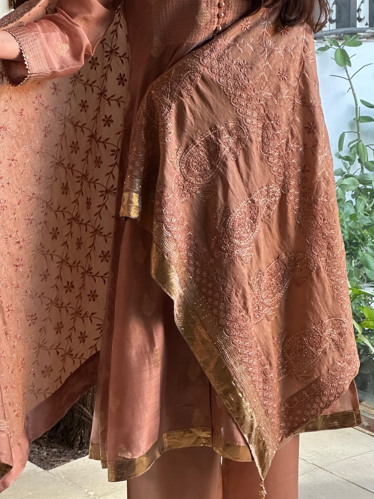 Heirloom Chikankari
Dupatta Dagla | Terracotta Pink