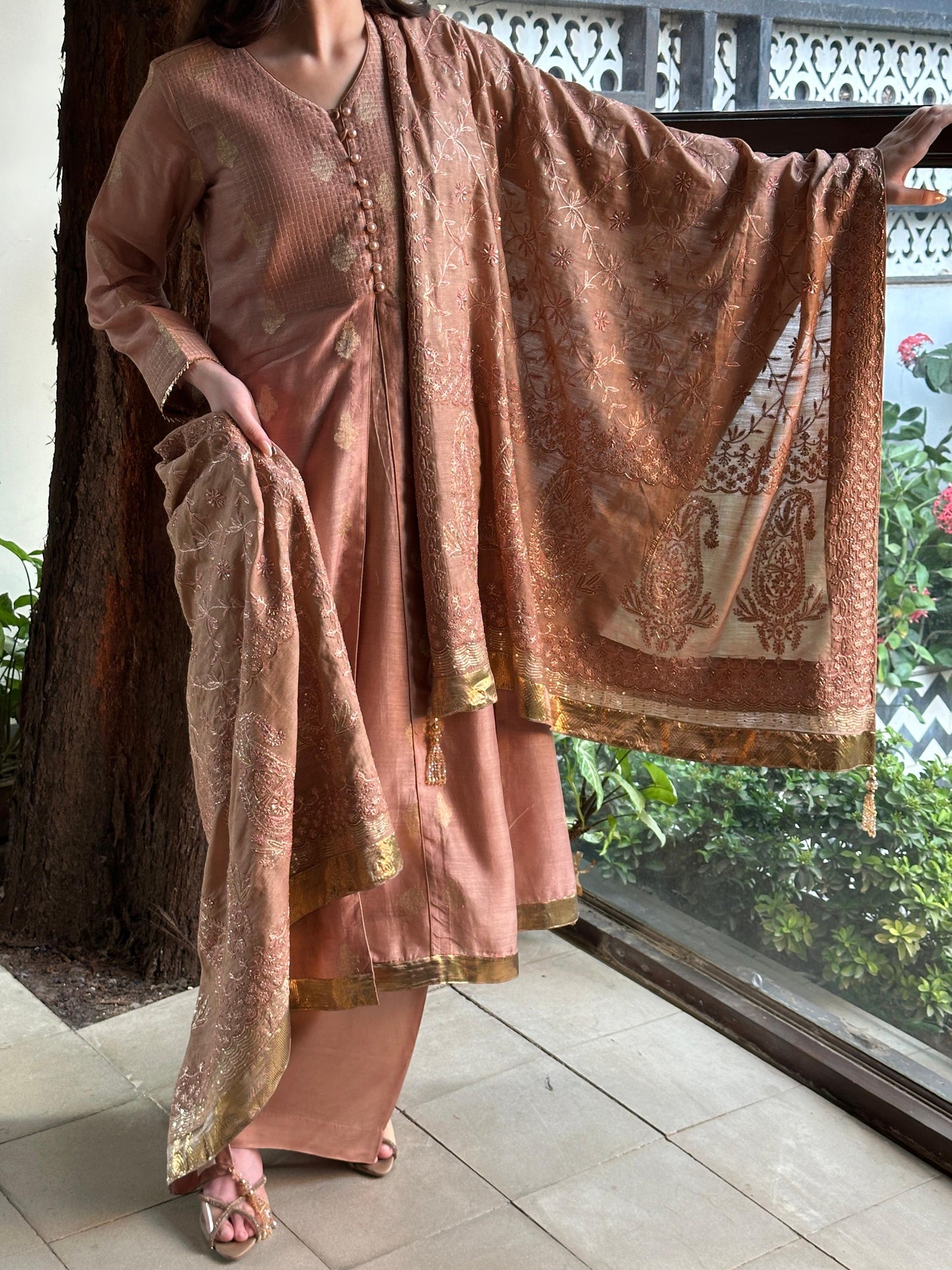 Heirloom Chikankari
Dupatta Dagla | Terracotta Pink