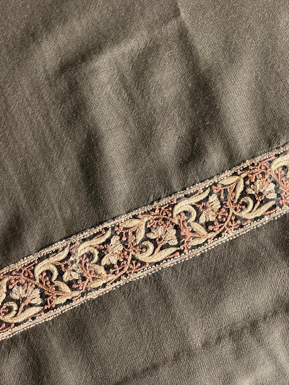 Cloudy Grey Shade Kashmiri Pashmina Phiran with Handcrafted Ari & Chikankari Embroidery