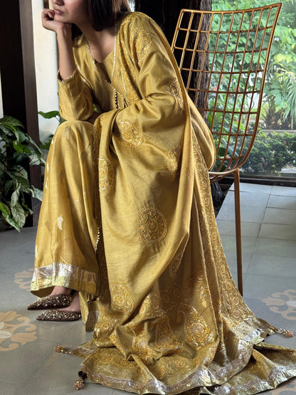 Zari Tissue Chikanakari Ari Heriloom Chikankari Dupatta Angarkha Set
