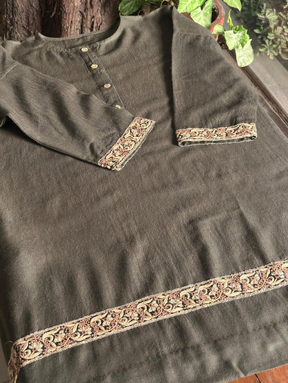 Cloudy Grey Shade Kashmiri Pashmina Phiran with Handcrafted Ari & Chikankari Embroidery