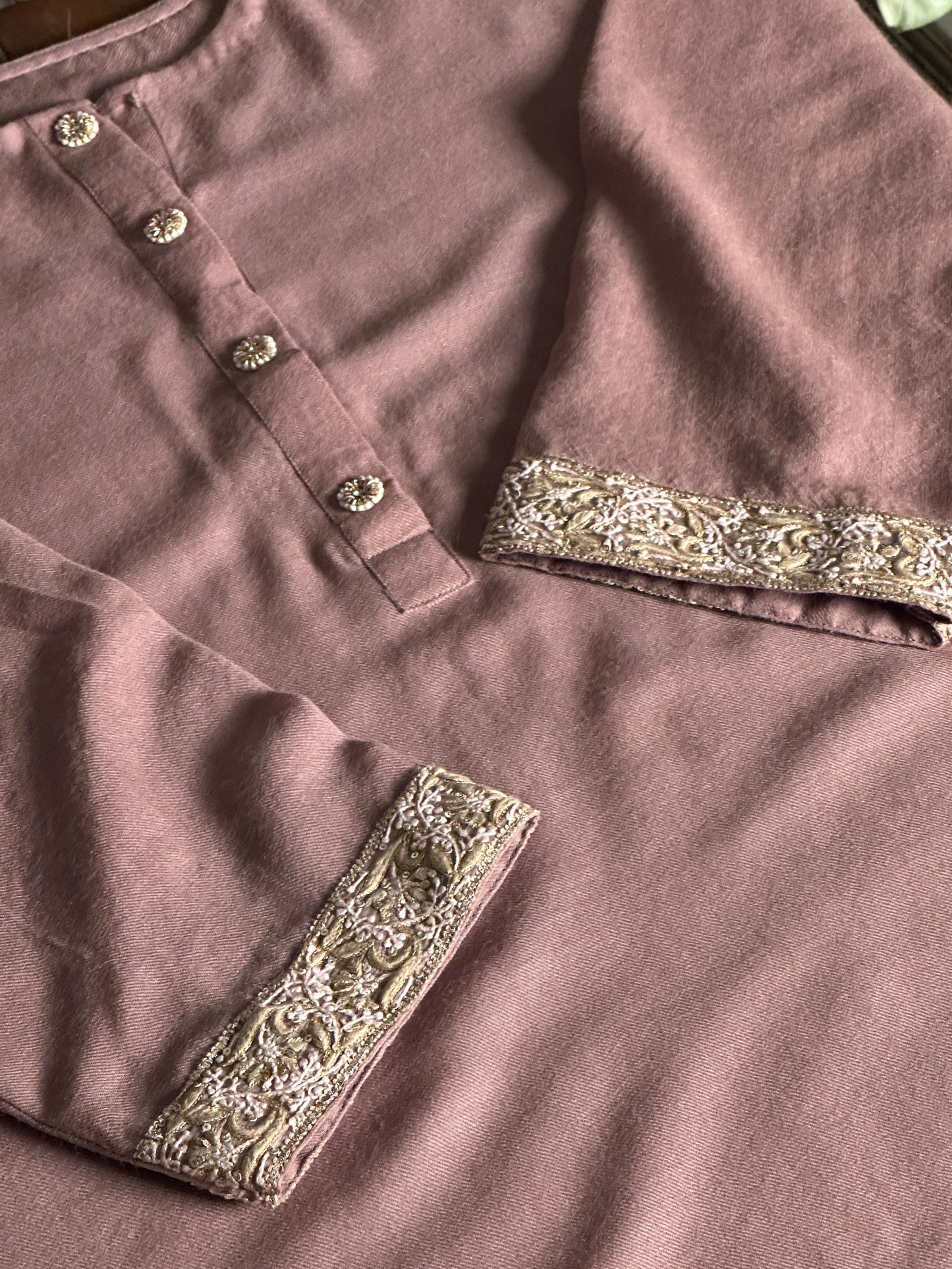 Dusty Pink Kashmiri Pashmina Phiran with Handcrafted Ari & Chikankari Embroidery