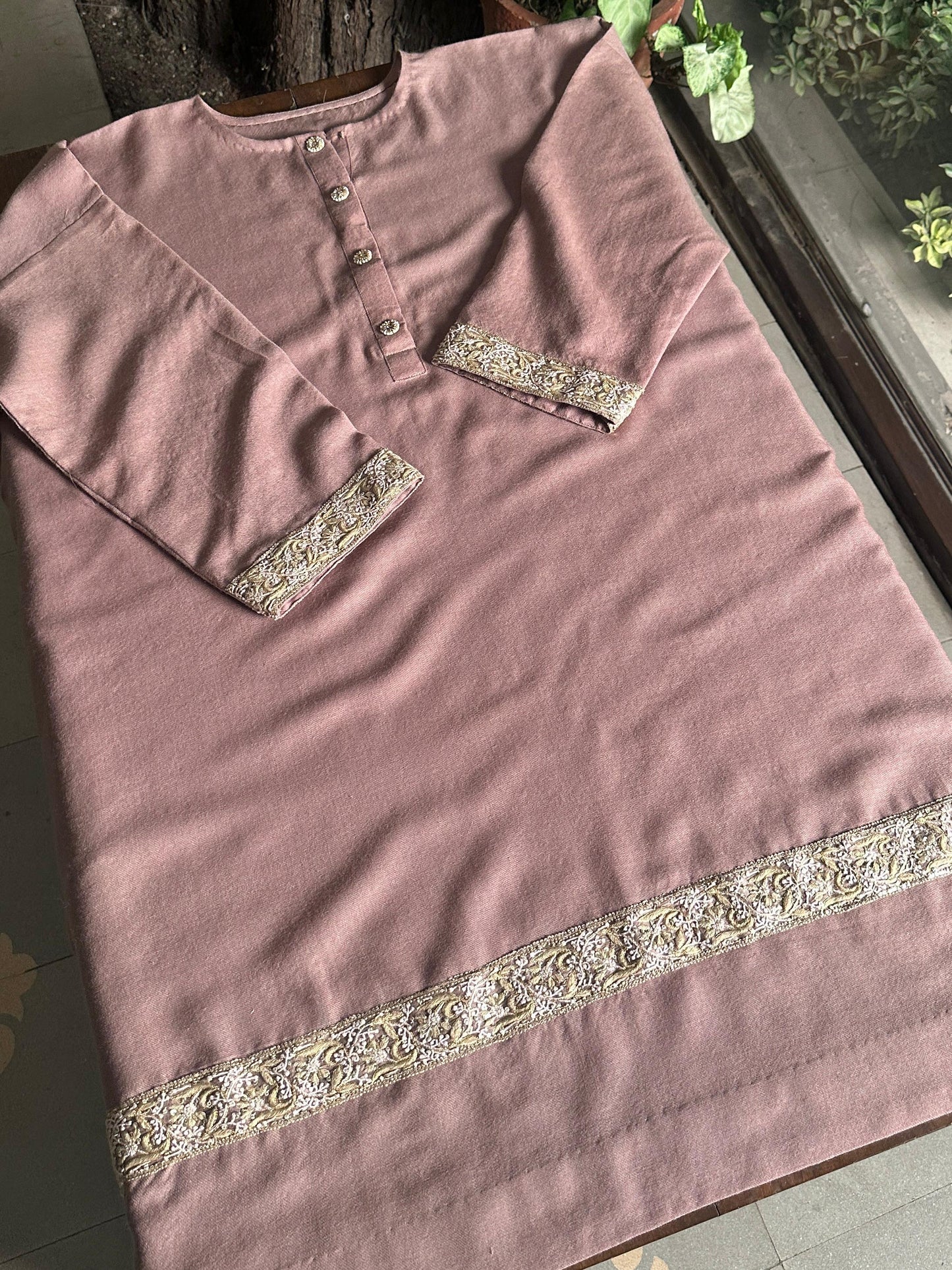 Dusty Pink Kashmiri Pashmina Phiran with Handcrafted Ari & Chikankari Embroidery