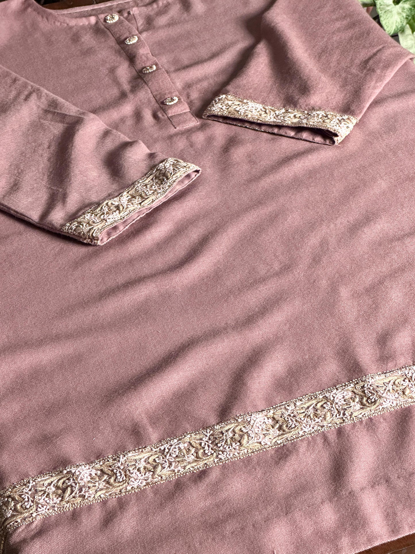 Dusty Pink Kashmiri Pashmina Phiran with Handcrafted Ari & Chikankari Embroidery