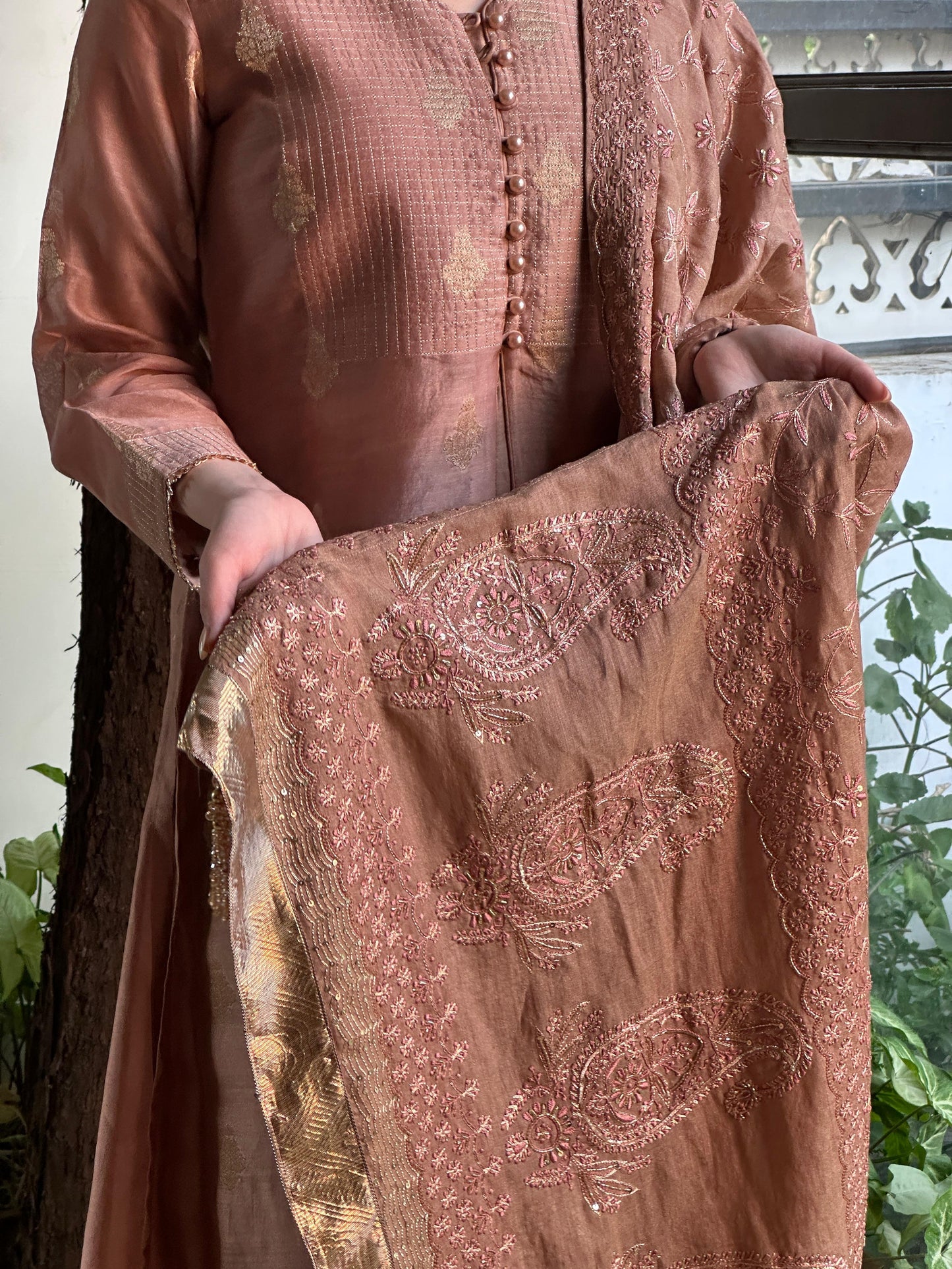 Heirloom Chikankari
Dupatta Dagla | Terracotta Pink