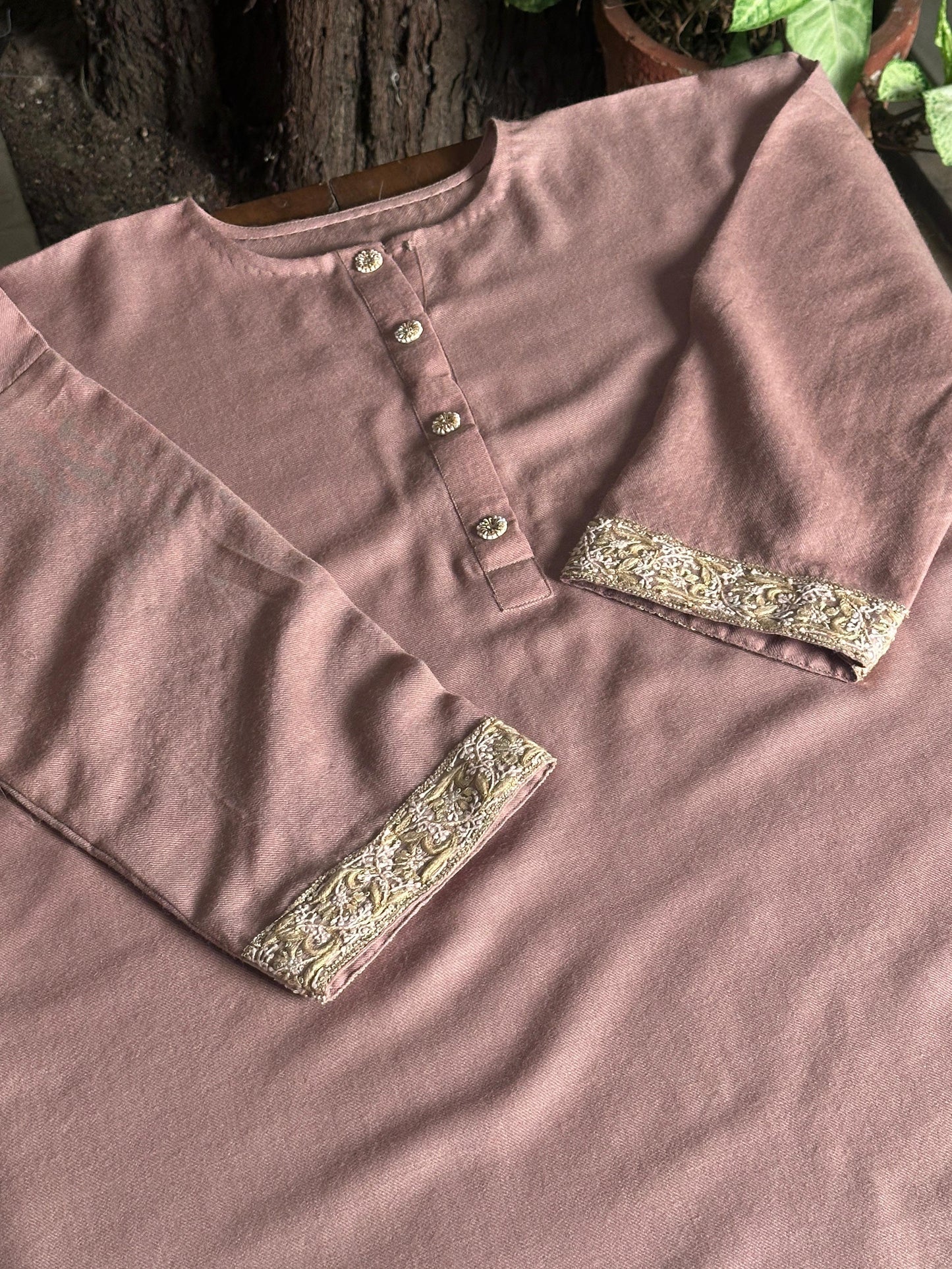 Dusty Pink Kashmiri Pashmina Phiran with Handcrafted Ari & Chikankari Embroidery